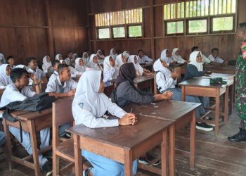 Satgas TMMD Ke-122 Berikan Wasbang di SMK Negeri 2 Raja Ampat