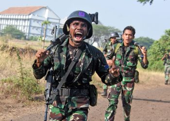 PARA KESATRIA KORPS MARINIR TUNJUKAN MENTAL JUANG DI BINSAT KORMAR 2024