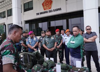 DANKORMAR DAMPINGI PANGLIMA TNI TINJAU GELAR BEKAL KAPORLAP DAN KAPSATLAP SATGAS OPSDAGRI TAHUN 2025