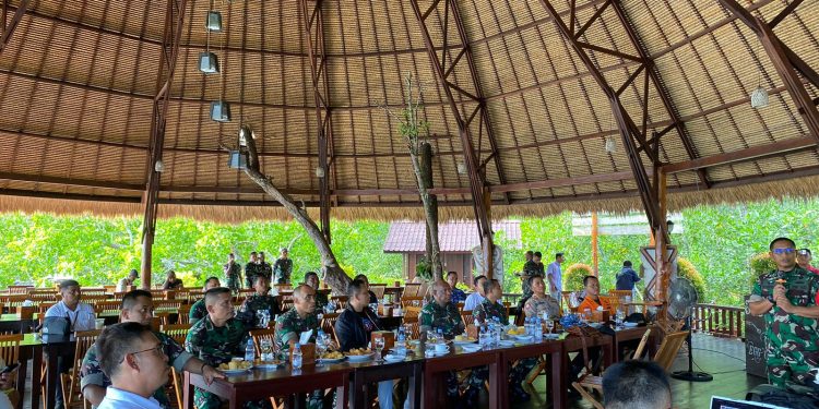 Dandim 1805/Raja Ampat Paparkan Hasil Capaian Pelaksanaan Program TMMD Ke-122 Kepada Kasdam XVIII/Kasuari