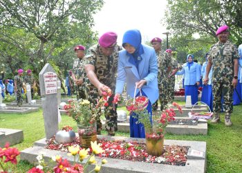PERINGATI HUT KE-79 KORPS MARINIR, DANKORMAR PIMPIN ZIARAH DI TMPNU KALIBATA