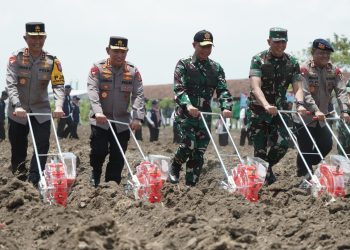 Panglima TNI dan Kapolri Hadiri Peluncuran Gugus Tugas Ketahanan Pangan Polri di Jawa Timur