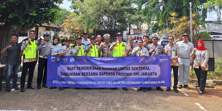 Sosialisasi Pengendara Kendaraan yang Belum Melakukan Pembayaran Pajak Kendaraan Bermotor (PKB) di Jakarta Barat