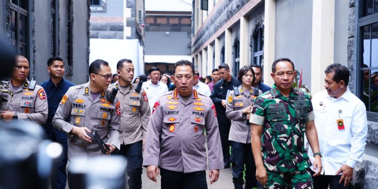 Panglima TNI Dampingi Menkopolkam Monitoring Pilkada Serentak Tahun 2024