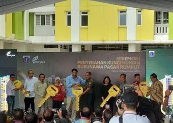 Pemprov DKI Serahkan Kunci Rusun Pasar Rumput