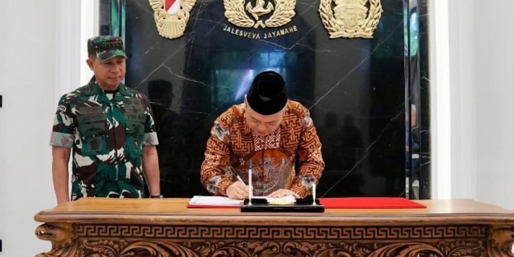 Panglima TNI Terima Audiensi Menteri Perhubungan RI