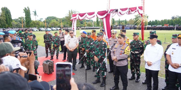 Panglima TNI Bersama Kapolri Memimpin Apel Gelar Pasukan Operasi Lilin 2024 di Bali