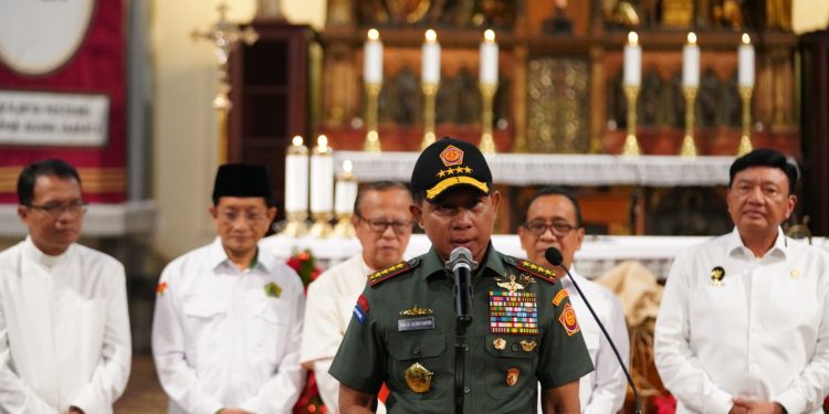 Panglima TNI Tinjau Pelaksanaan Misa Malam Natal di Gereja Katedral