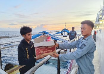 KN. Ular Laut-405 Bakamla RI Selamatkan Kapal Terombang Ambing di Laut Flores