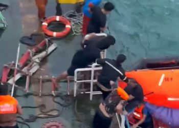 KN. Tanjung Datu-301 Selamatkan MT Silver Sincere Yang Tenggelam