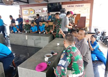 DANDENMA AJAK PRAJURIT DAN PNS MAKO KORMAR ISTIRAHAT MINUM KOPI GRATIS