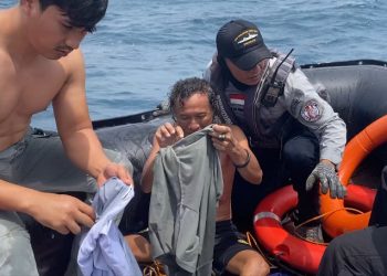 Bakamla RI Selamatkan Enam Orang Korban Kapal Tenggelam di Perairan Banten