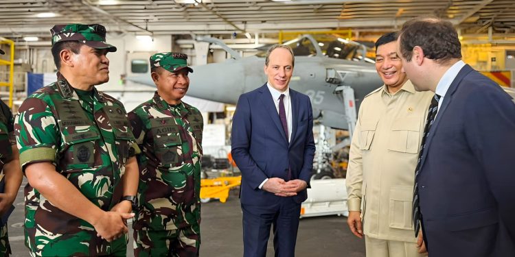 Panglima TNI Dampingi Menhan RI Tinjau Kapal Induk Prancis Charles De Gaulle