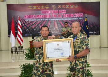 DANKORMAR BERIKAN PENGHARGAAN SATUAN WILAYAH BEBAS KORUPSI