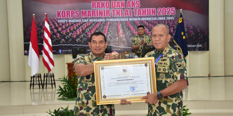 DANKORMAR BERIKAN PENGHARGAAN SATUAN WILAYAH BEBAS KORUPSI
