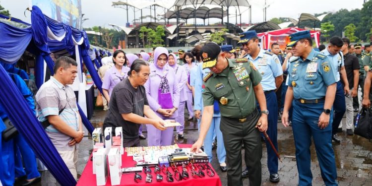Bazar Murah Bagi Kesejahteraan Prajurit dan PNS TNI