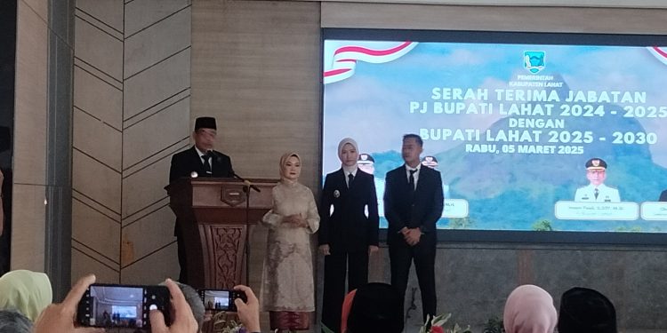 Serah Terima Jabatan PJ Bupati Lahat ke Bupati Terpilih Berlangsung Khidmat