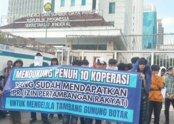 AKSI DI DEPAN KEMENTERIAN ESDM, GMPRI JAKARTA TEGAS MENDUKUNG 10 KOPERASI YANG TELAH MENDAPATKAN IPR