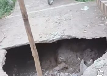 Diduga Tak Sesuai Standar, Jembatan Aspirasi di Desa Keban Agung Ambruk, Warga Jatuh ke Dalam Lubang