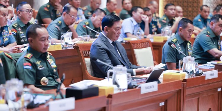 Panglima TNI dan Menhan RI Hadiri Raker dengan Komisi I DPR RI Bahas Penyesuaian Anggaran 2026
