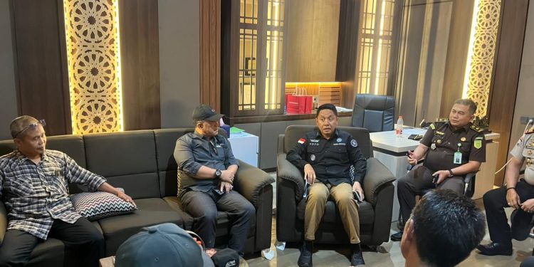 Aliansi LSM dan Media Peduli Lahat Datangi Kejari, Pertanyakan Laporan Dugaan Proyek Mangkrak