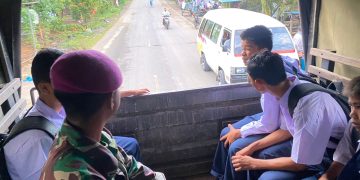 MARINIR BANTU WARGA KEMBALI BERSEKOLAH DAN BANGKIT PASCA BANJIR DI BATANG TORU*