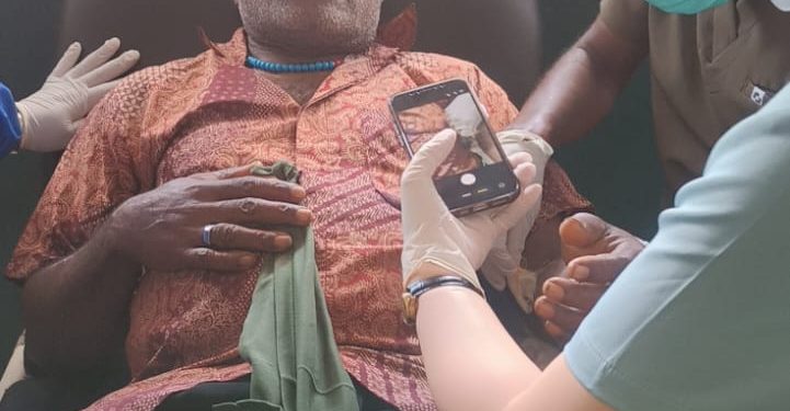 Evakuasi dan Pelayanan Kesehatan Warga Korban Pembakaran Honai Oleh KKB