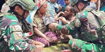 Prajurit Koops TNI Habema Serentak Berikan Pelayanan Kesehatan di Pelosok Papua
