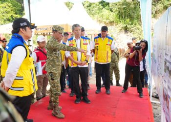 Kasum TNI Tinjau Rehabilitasi Pascabencana dan Serahkan Bantuan Air Bersih di Tapanuli