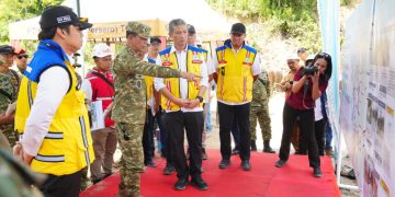 Kasum TNI Tinjau Rehabilitasi Pascabencana dan Serahkan Bantuan Air Bersih di Tapanuli