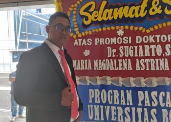 Raih Gelar Doktor, Sugiarto Buktikan Semua Bisa