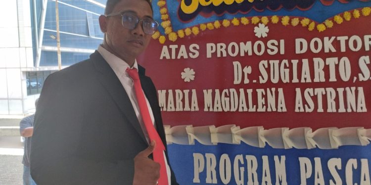 Raih Gelar Doktor, Sugiarto Buktikan Semua Bisa