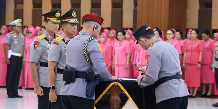 *Polri Laksanakan Kenaikan Pangkat 87 Perwira Tinggi, Empat Perwira Raih Bintang Tiga*