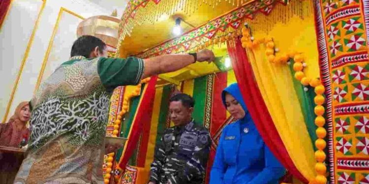 Danlanal Simeulue Jalani Prosesi Peusijuk, Pererat Sinergi Dengan Forkopimda Simeulue