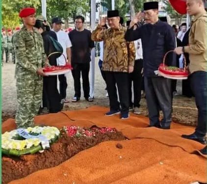 Tangis dan Penghormatan Mengiringi Pemakaman Mayjen TNI (Purn) H. Syamsir Siregar di TMP Kalibata