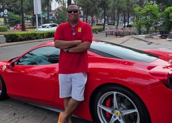*Dari Angkot ke Supercar, dari IPK Pas-pasan ke Dua Program Doktor*