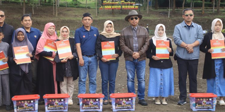 Pangdam III Siliwangi Dampingi Panglima TNI Buka Lomba Berkuda