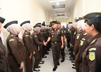 KAJATI JABAR MELAKUKAN RANGKAIAN KUNJUNGAN KERJA KE KEJAKSAAN NEGERI KUNINGAN, KEJAKSAAN NEGERI KABUPATEN CIREBON DAN KEJAKSAAN NEGERI KOTA CIREBON