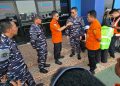 Sinergi TNI AL dan Basarnas, Lanal Banjarmasin Kawal dan Serahkan Barang Bukti KM Virgo Transport 8