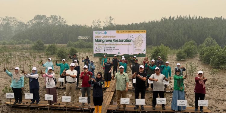 Di Pelangi Kapuas Park, Haji Widodo Bersama Poltekkes Kemenkes Pontianak Dorong Kolaborasi Internasional Jaga Mangrove