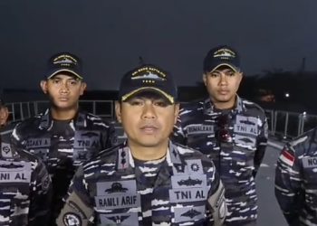 KRI Bung Hatta-370 Kerahkan Alutsista Penuh Evakuasi Korban KM. Virgo Transport 8