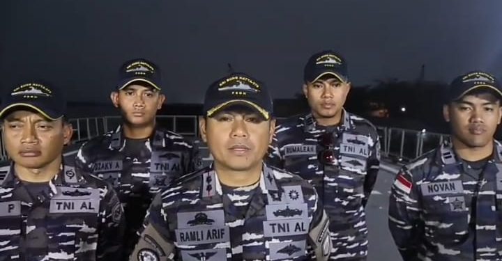 KRI Bung Hatta-370 Kerahkan Alutsista Penuh Evakuasi Korban KM. Virgo Transport 8