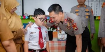 Kapolda Metro Kunjungi SDN Gunung 01, Kenalkan ‘Polisi Sahabat Anak’