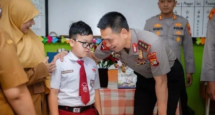 Kapolda Metro Kunjungi SDN Gunung 01, Kenalkan ‘Polisi Sahabat Anak’