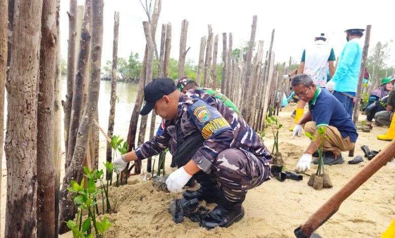 Posbinter Lobam Bersinergi Dengan PT. BIIE Tanam Mangrove, Wujud Kepedulian Terhadap Kelestarian Ekosistem Pesisir Bintan